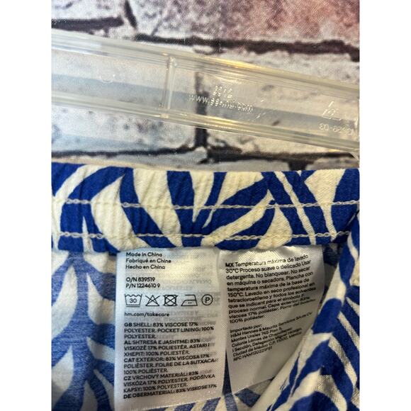 H&M blue white pants wide leg leaf pull on women's size medium - Picture 3 of 5